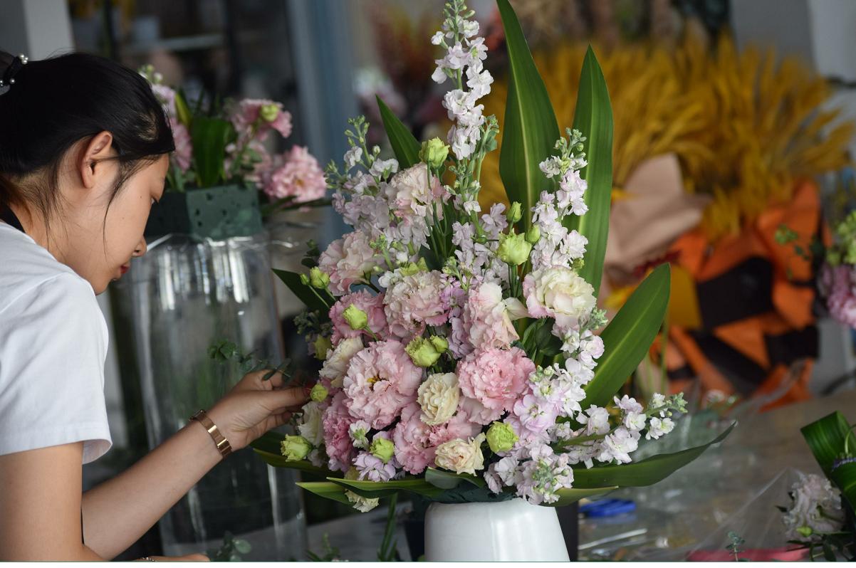 云南斗南花市旅游攻略,昆明地铁五号线到斗南花市