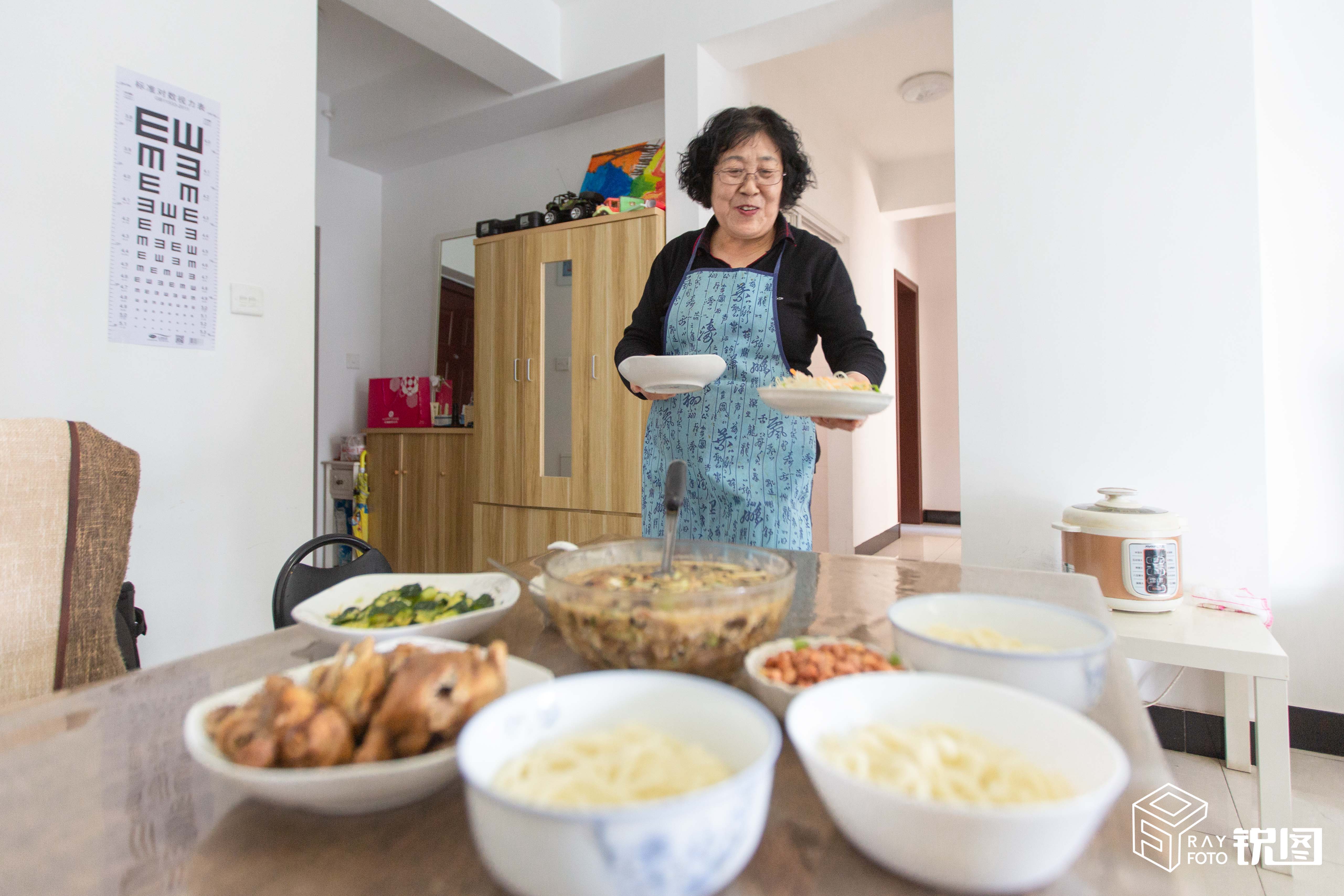 三个时尚奶奶,三个老奶奶创业