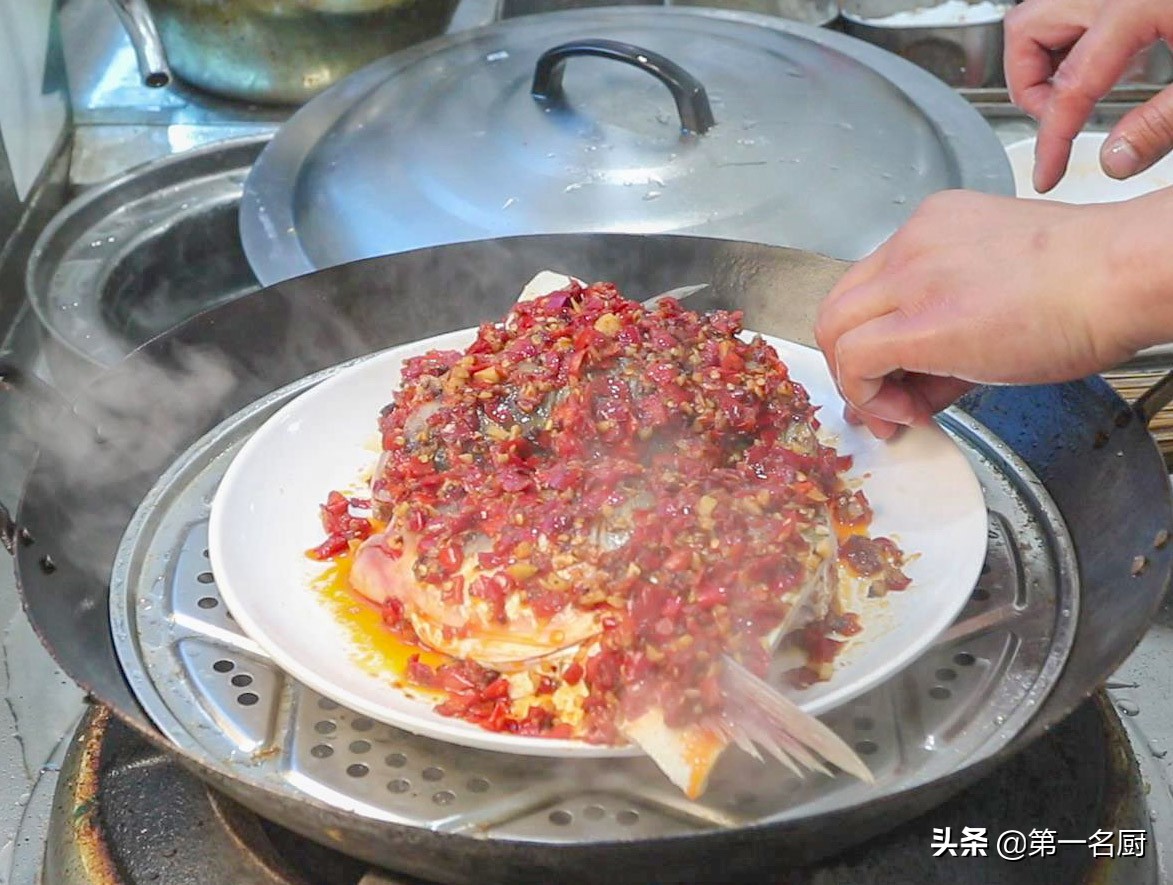 剁椒鱼头简单家常做法教程,剁椒鱼头做法湘菜大师