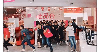 唯品仓线下店特卖直播,唯品仓快闪店