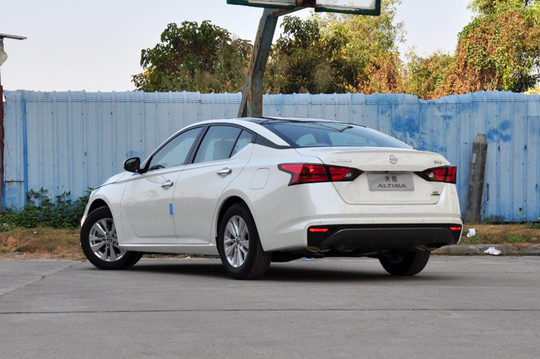 日产卖出“白菜价”，天籁跌至12万，30天狂甩10810台