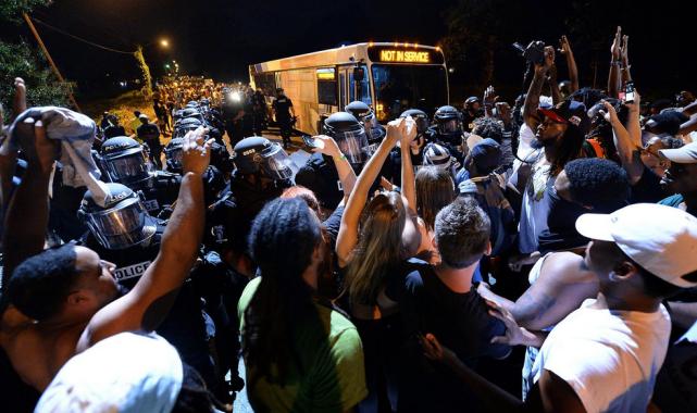 美军黑人部队不被当人看，巴顿将军一举动让所有黑人官兵感激至今