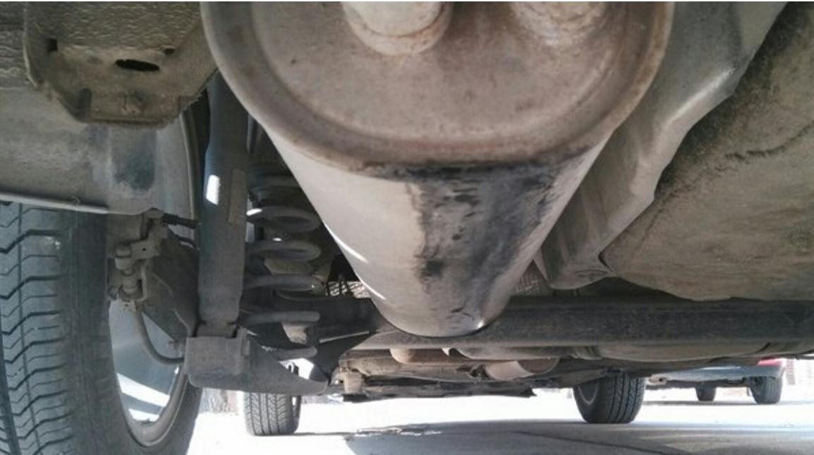 汽车排气管尾端水渍说明什么,汽车排气管怎么判断正不正常