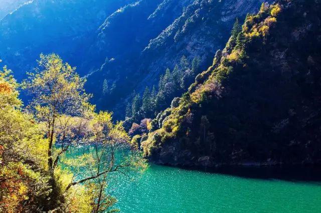 九寨沟精致小众,九寨沟风景不输瑞士