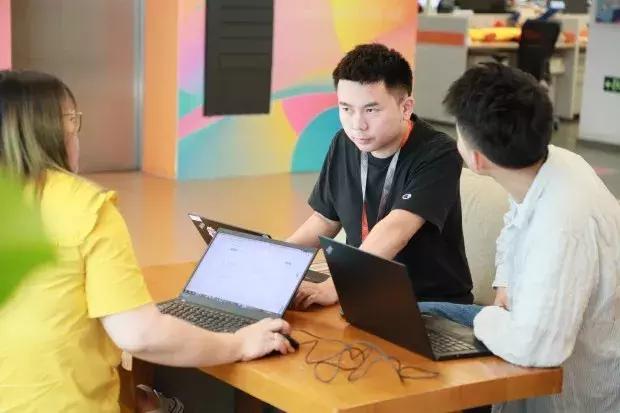 你当*底卧**我策反，每天上演警匪片Cosplay