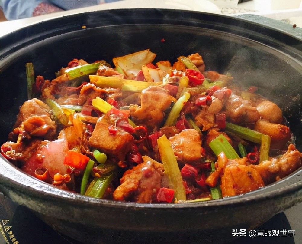 《侯卫东*场官**笔记》和《侯海洋基层风云》中的烧鸡公