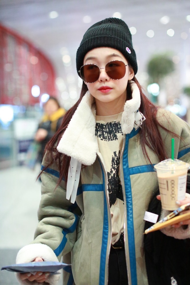 徐梦洁戴帽同款羽绒服,徐梦洁同款最新私服穿搭