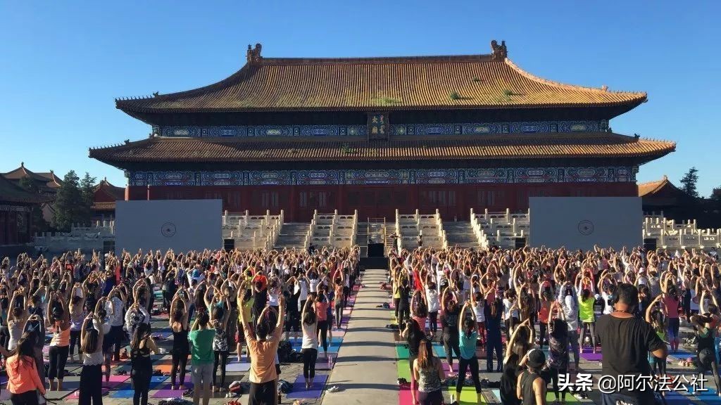 lululemon瑜伽裤中国销售额翻倍,lululemon市值赶超德国运动服饰巨头
