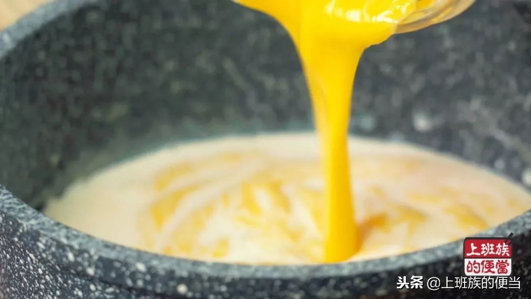 牛奶鸡蛋芒果布丁的做法,自制芒果布丁入口即化超级好吃