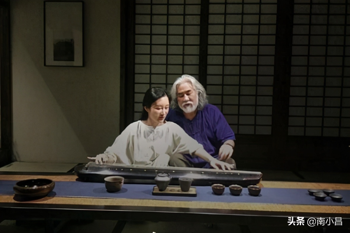 张纪中天天秀恩爱撒狗粮,张纪中和娇妻秀恩爱被吐槽辣眼睛