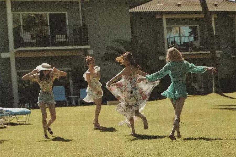 blackpink巴黎时装周lisa是爱豆吗,blackpink七周年绿色lisa衣服