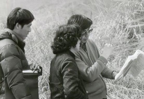 86版西游记总导演杨洁遗体追悼会,西游记导演杨洁给六小龄童示范