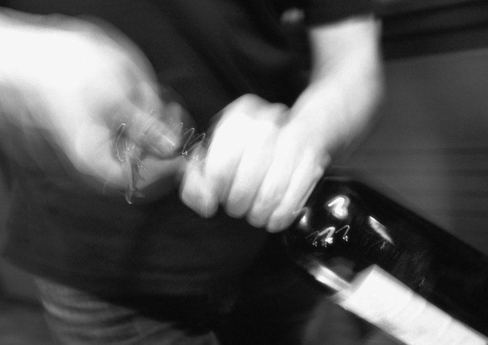 红酒开瓶器电动的好还是手动的好,红酒开瓶器手动电动哪款好