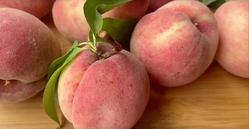 购买桃子的如何挑学会这5个技巧,老瓜农教你挑选桃子