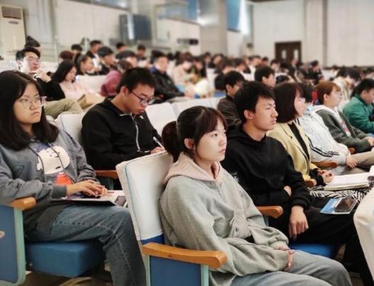 不讲武德的谐音,谐音梗夸英语老师