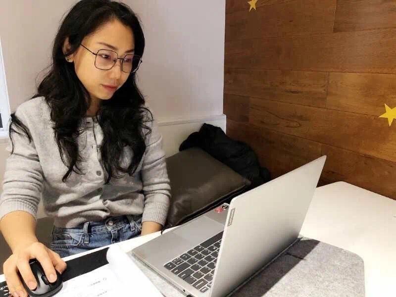 华侨城中学线上*党**旗红，*党**员示范当先锋