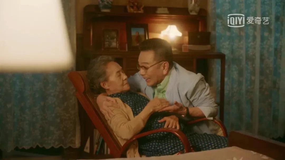 怎么拯救丑死的红木地板,翻新红木地板最简单的方法