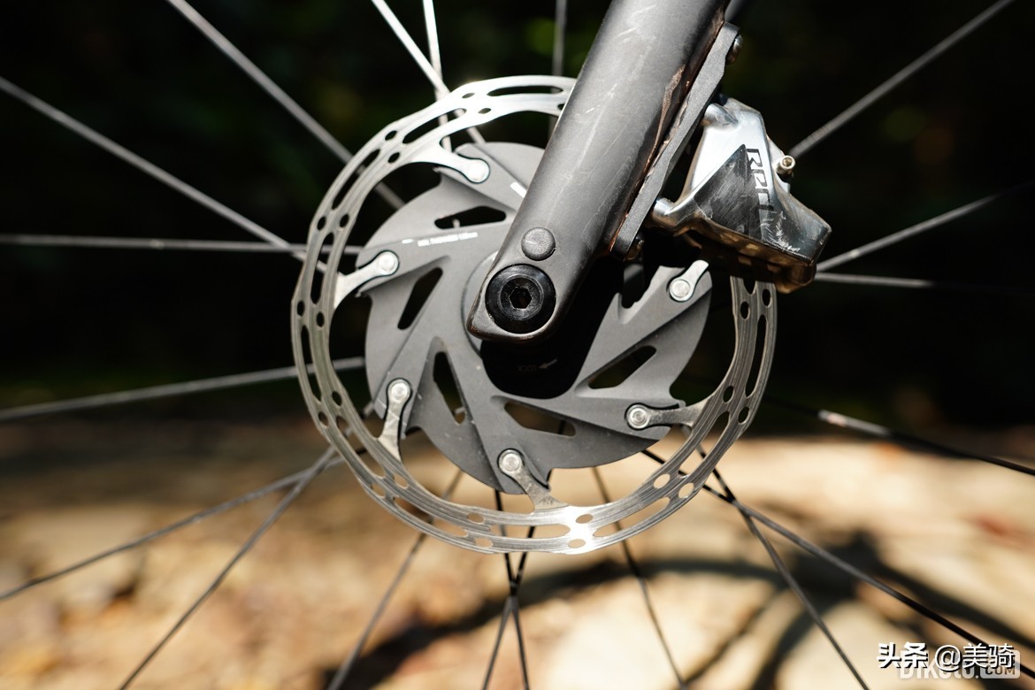 冒险砾石公路车评测,闪电公路车s-workssl7入门级