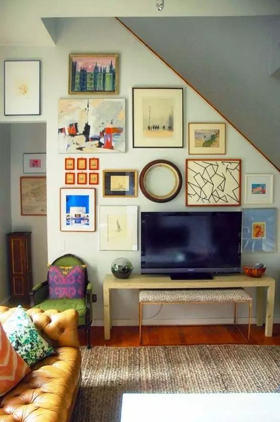 客厅可以有电视，但不该成为主角，它们可以摆成这样