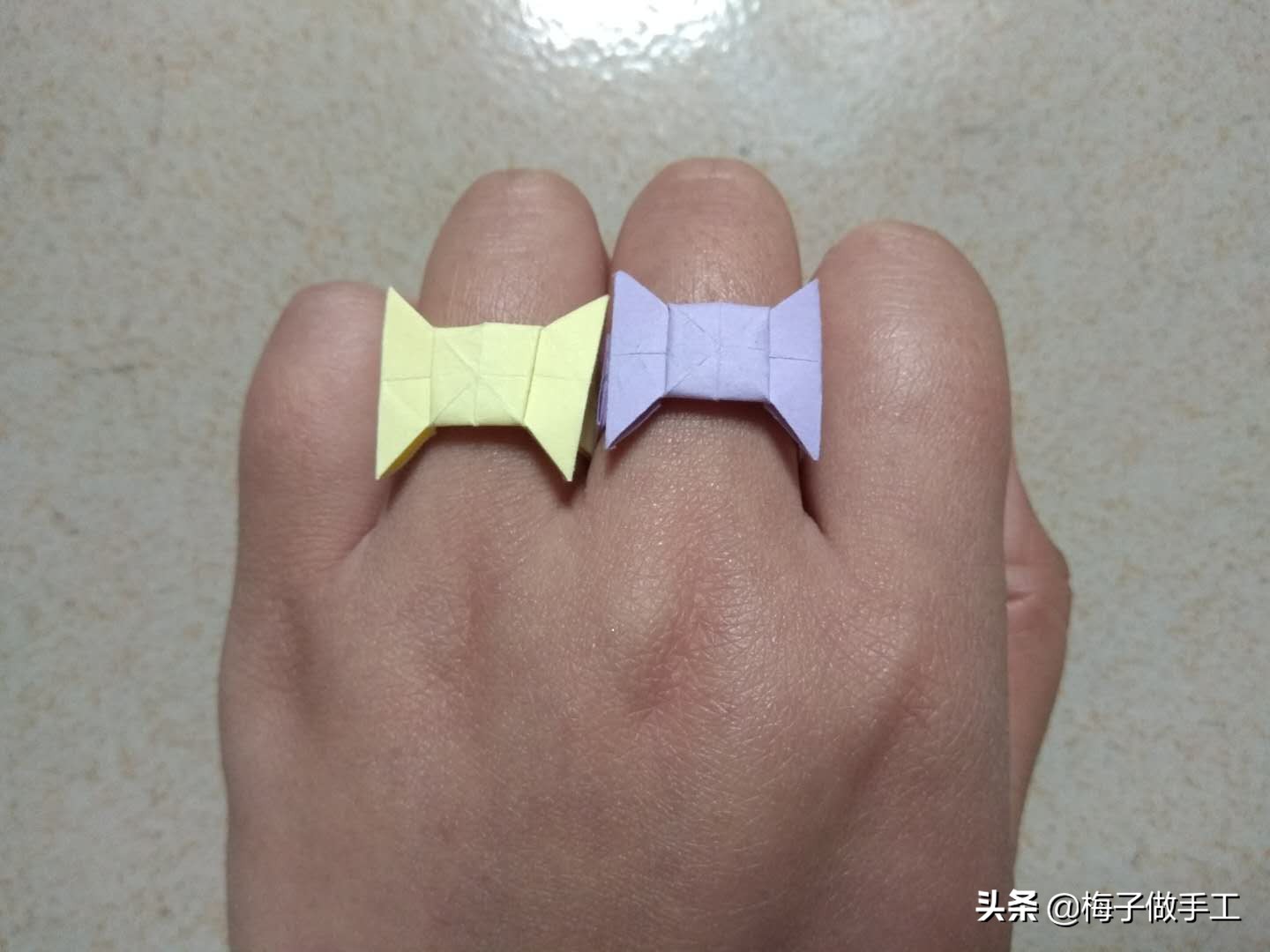 用纸折蝴蝶结戒指慢教程,如何折蝴蝶结戒指不用剪刀和胶水