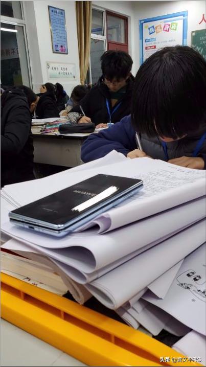 华为matex2最新折叠手机口碑,华为matex2折叠次数官方测试