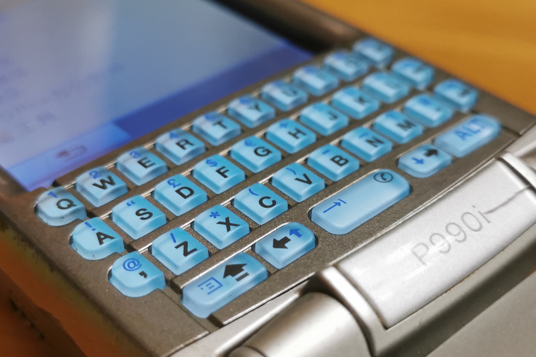 经典手机索尼爱立信p990i,爱立信p990i