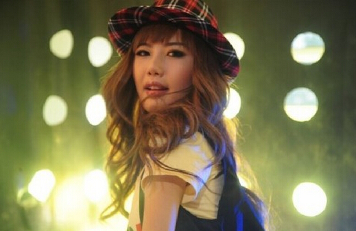 整容后的女明星老了,整容严重变性的女明星