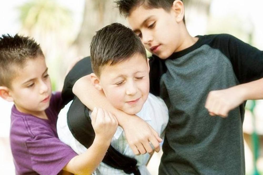 孩子被同学“打了”要怎么教育？别怂！心理专家建议直接打回去