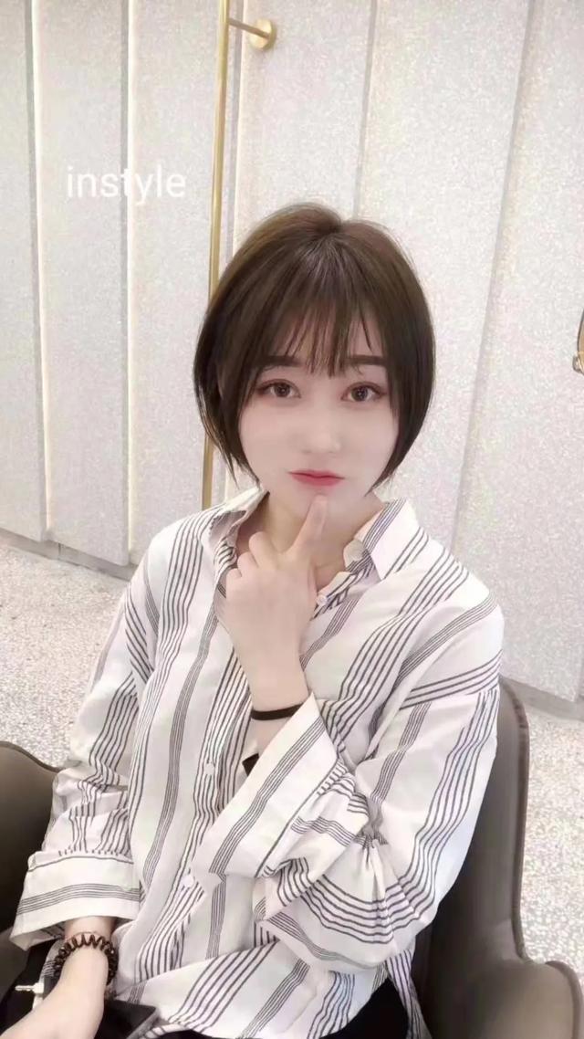 适合发际线低圆脸宽脸女生的发型,适合脸小额头窄长脸型的发型