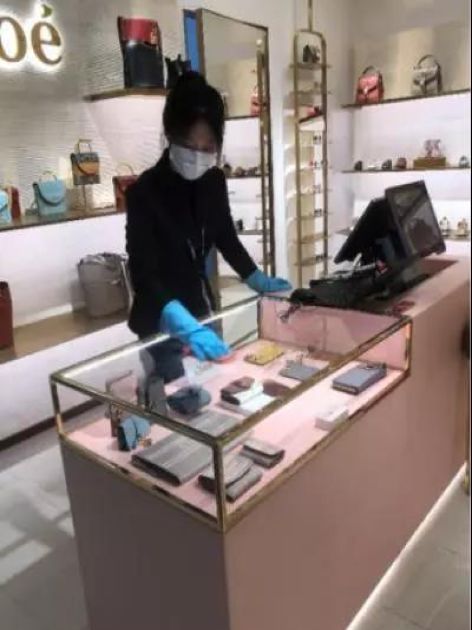 “代购”“厨子”“保洁”“学生”集齐一身,免税人全员出击