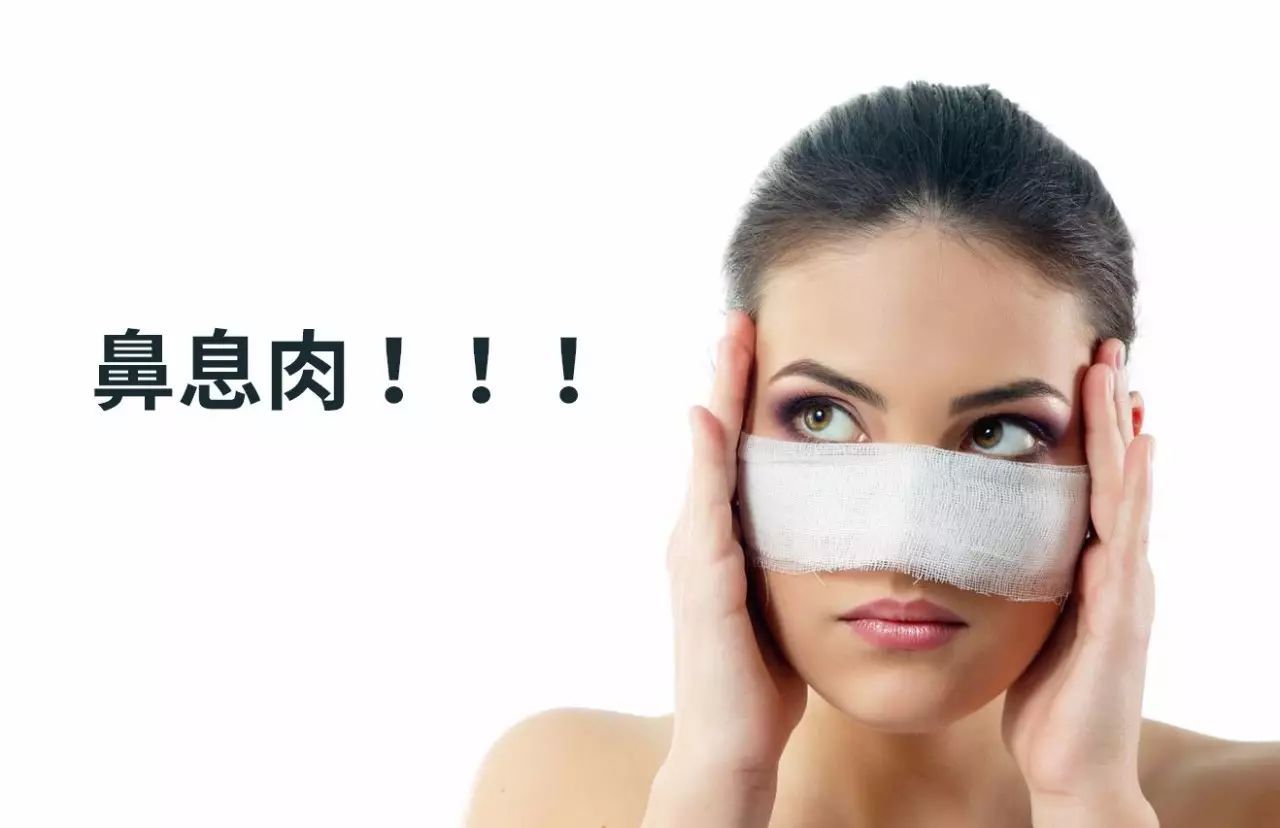 太危险男子独自爬野山被困悬崖,太惊险国外男子因安全帽躲过一劫