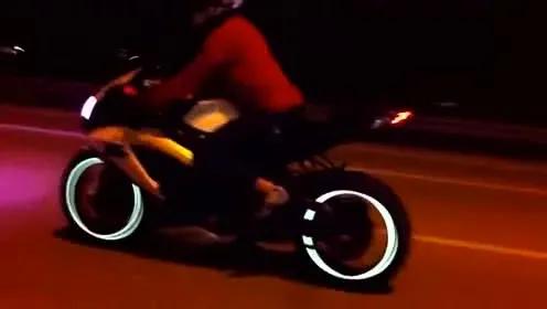 捡到一颗螺丝,捡到一个螺丝