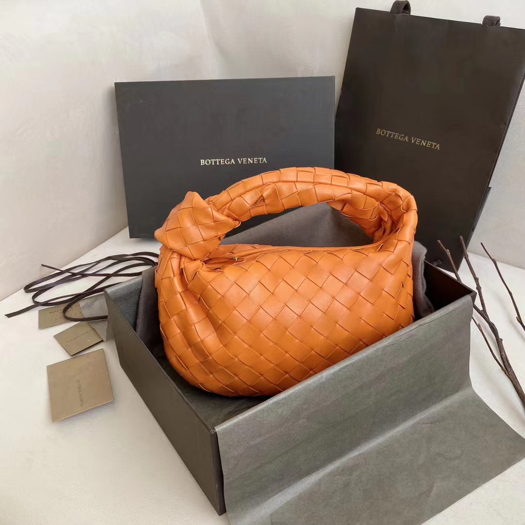 听说你最近又想买包了？值得入手的都在这里了