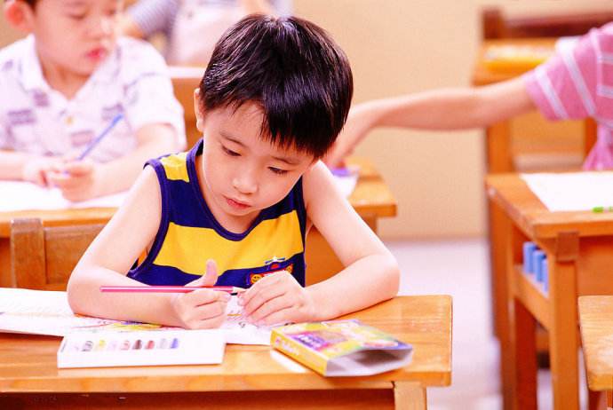 李玫瑾:孩子需要“脱敏”才能成长,希望你家娃还来得及