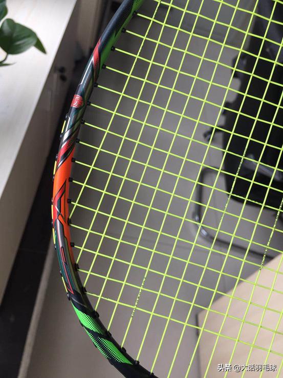 疾攻点杀，电光火石——川崎荣耀S6羽毛球拍测评