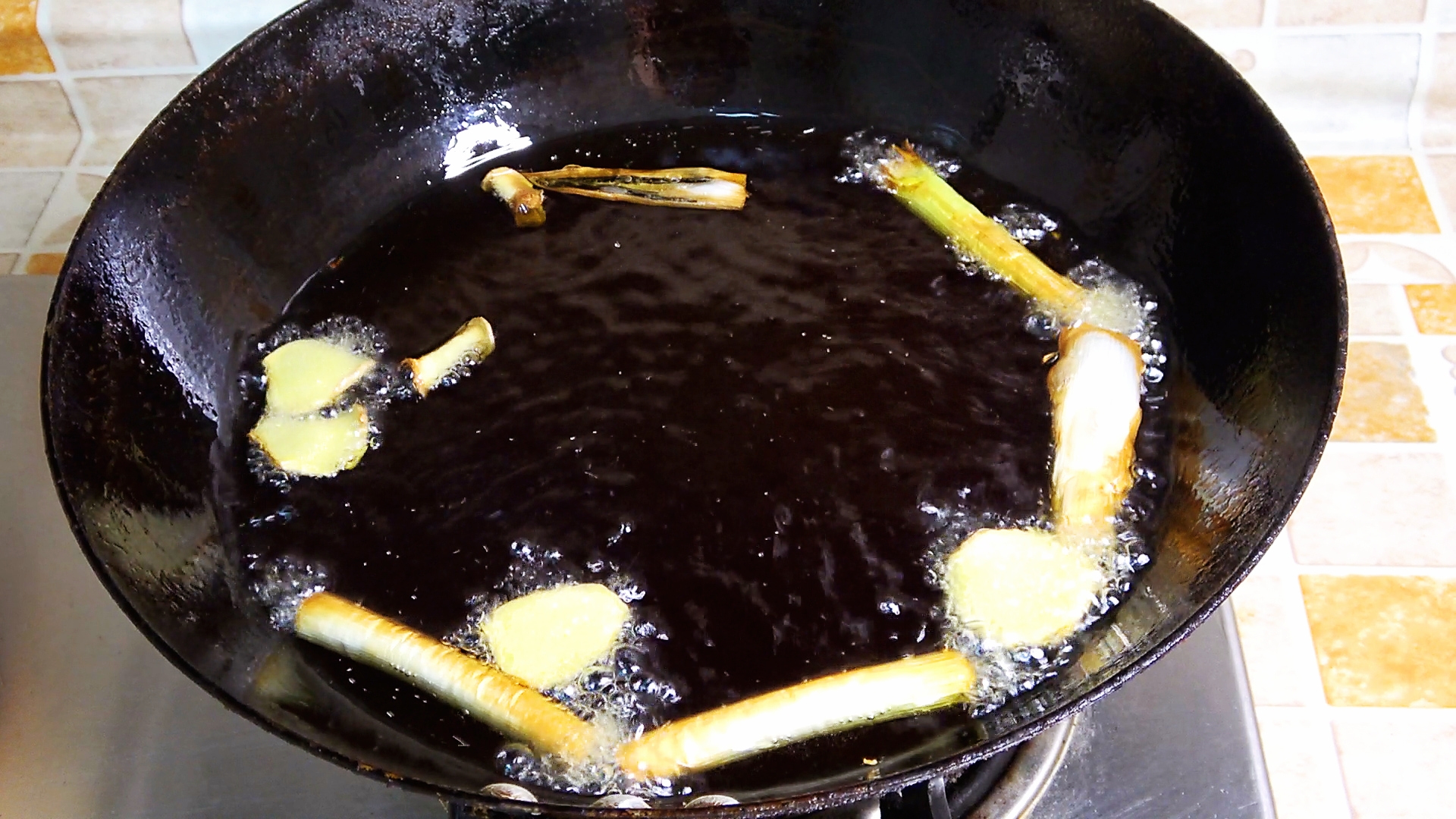 1斤花椒2斤菜籽油能熬多少花椒油,用红花椒油和青花椒怎么做花椒油