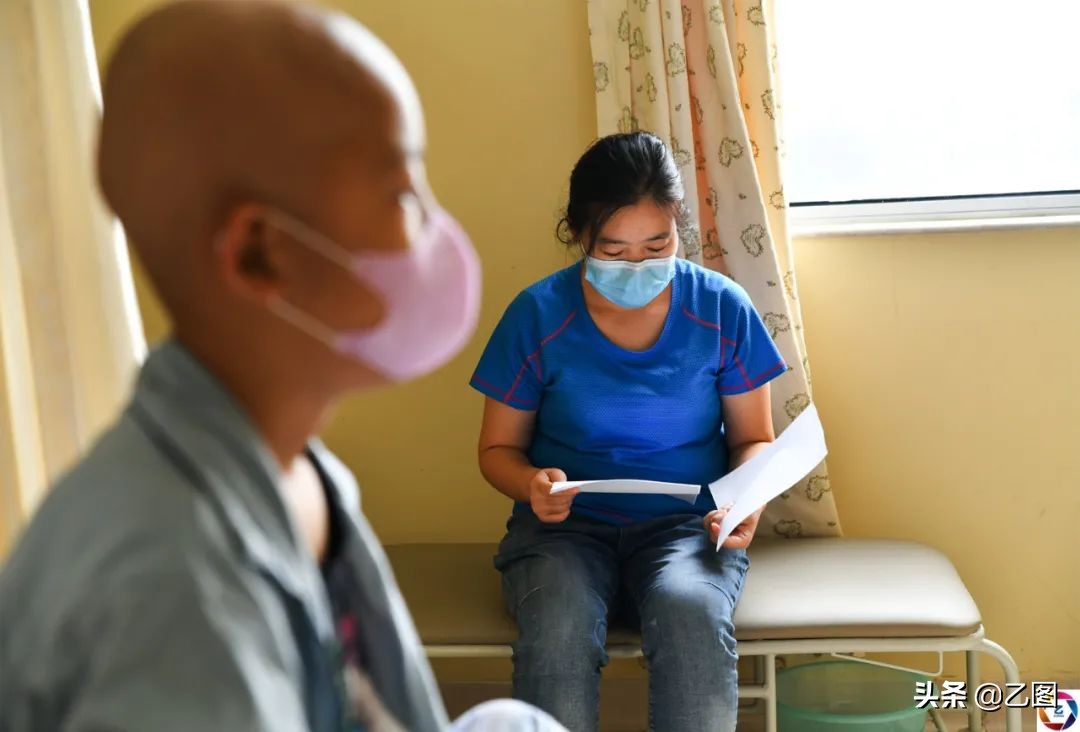 出租房唱歌女孩,出租房弹钢琴的孩子