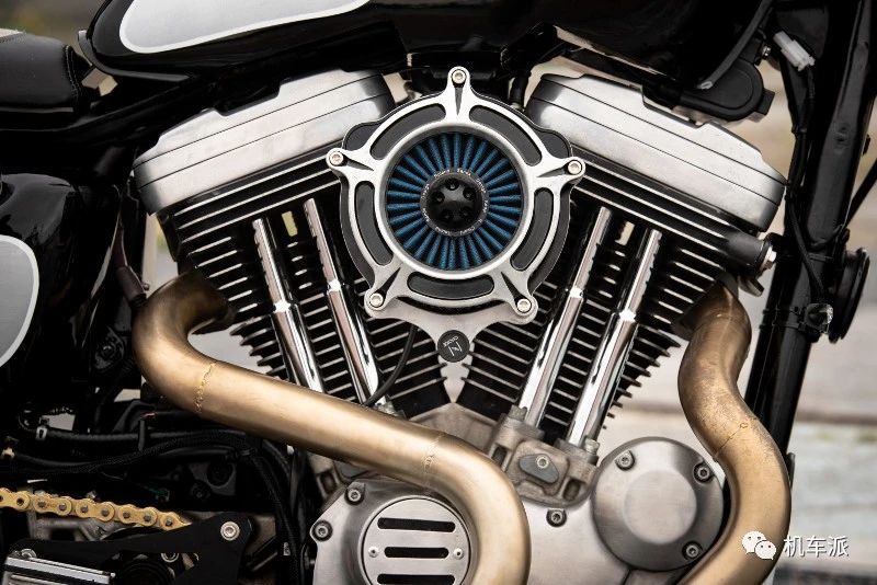 定制|一个23岁年轻人打造的哈雷1200运动者