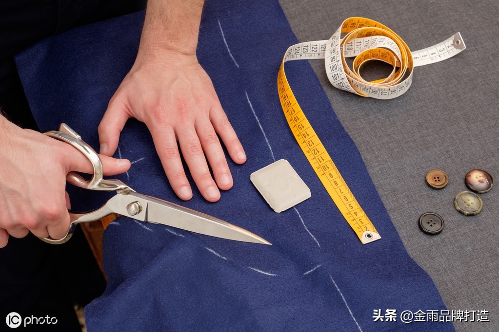 农村裁缝店致富之路,开裁缝店挣钱