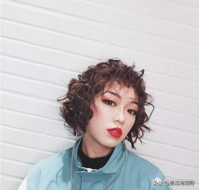 2020年最流行的发型气垫烫锁骨发,2020年最流行烫的锁骨发型