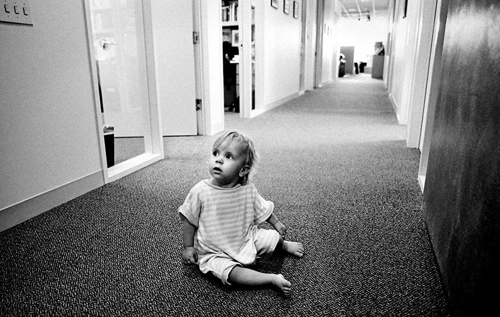 新书 | 首次曝光！“*底卧**”15年拍下250000张照片，他只选了这100张