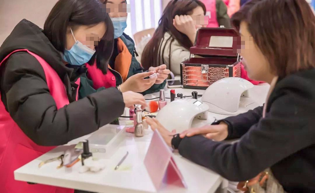 医生给病人测血糖的正确方法,提醒患者监测血糖的方法