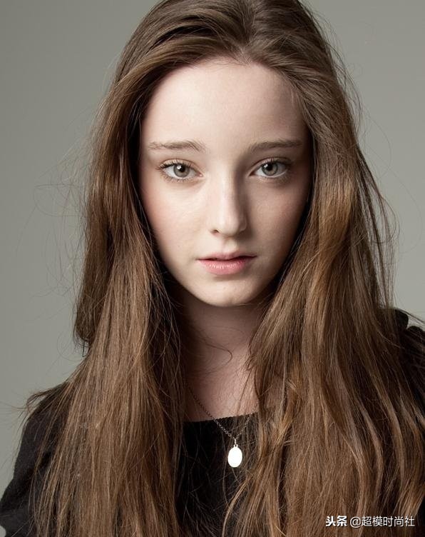 美人不做“花瓶”?她会芭蕾提琴走秀演戏,还是门萨高智商会员