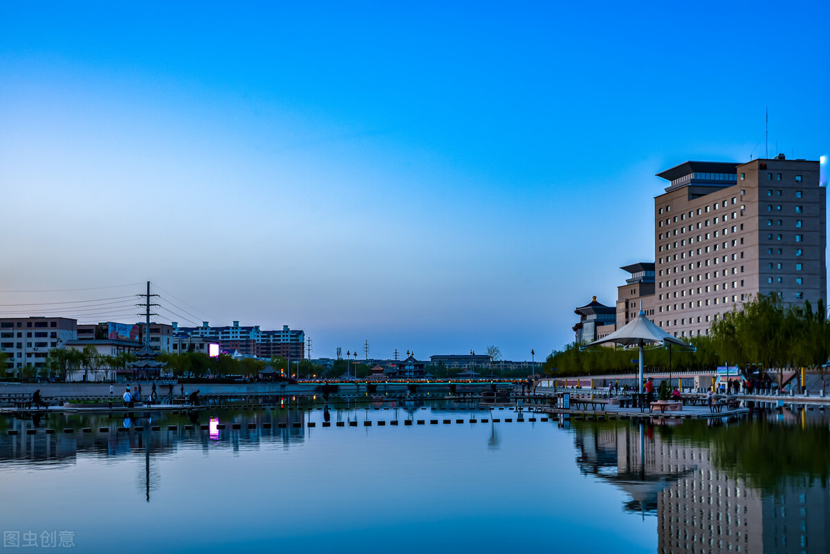 月牙泉为何千年不枯,沙漠中的月牙泉为何千年不干涸