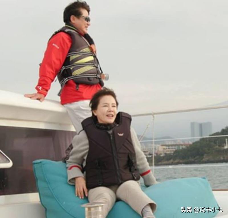 家有美女老婆心不平，离婚13载不后悔，济州岛有懂自己的男老板