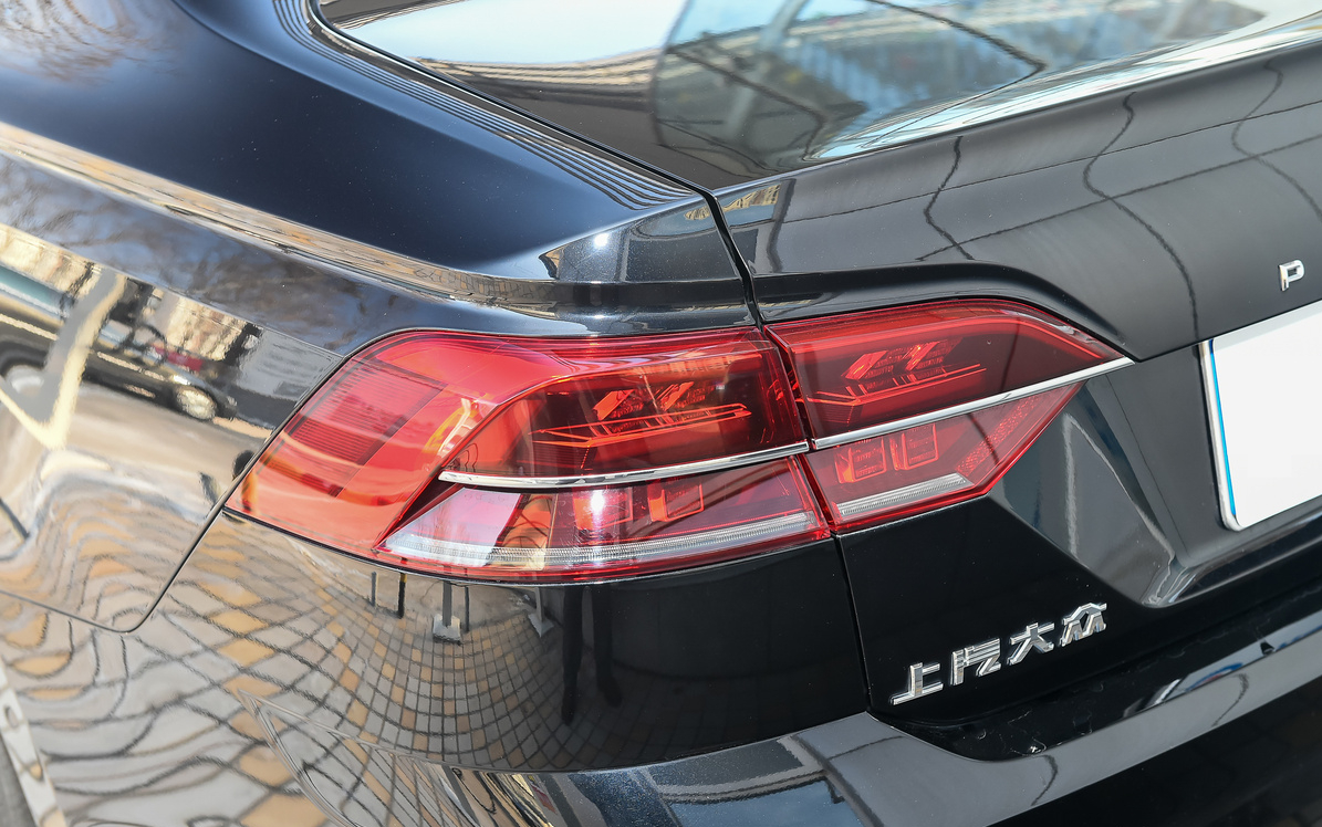 辉腾降价5万是真的吗,大众小辉腾高配