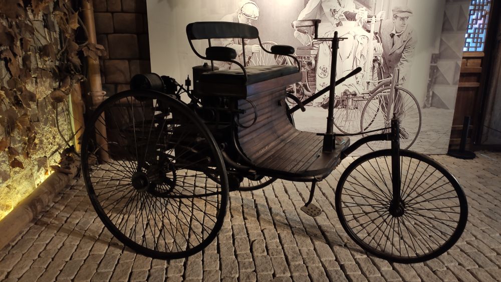 奔驰一号是世界上第一辆汽车吗,人生第一辆车奔驰s级