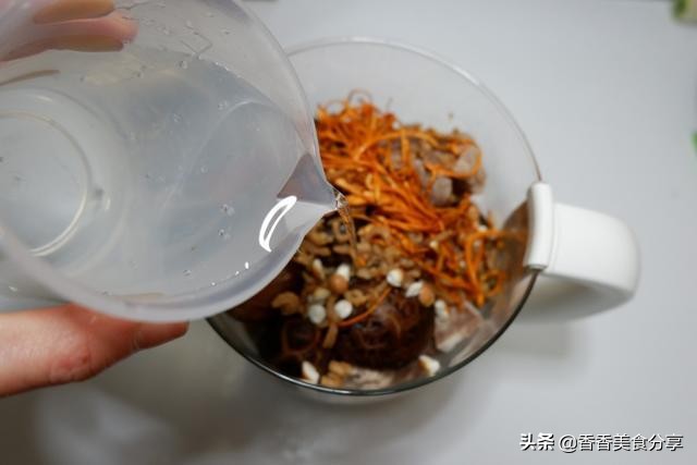 熬汤选用猪的什么骨,煲汤用猪的什么骨比较好