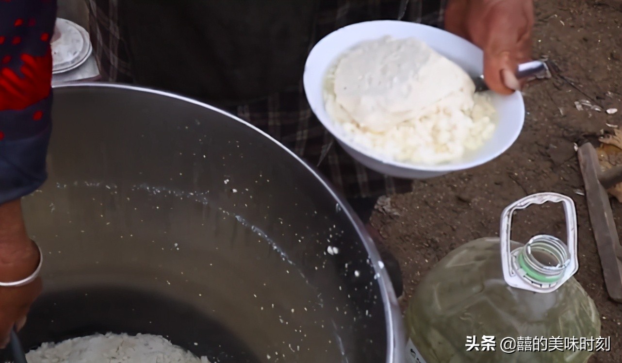 80后摆摊卖豆腐脑,山东大集2块钱豆腐脑