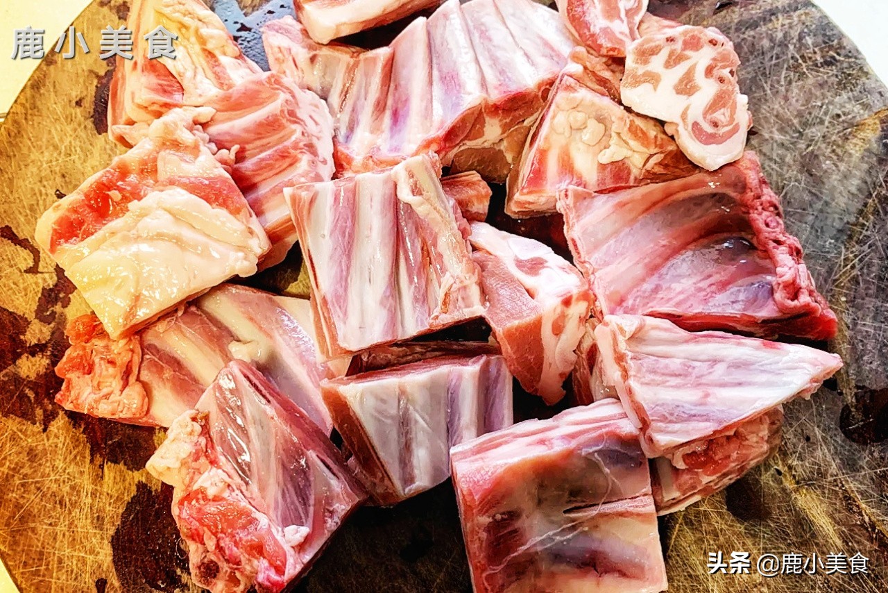 羊肉一煮就碎了是怎么回事,羊肉怎么炖才不发黑